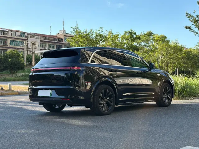 Li Auto L7 — Фото автомобиля 6