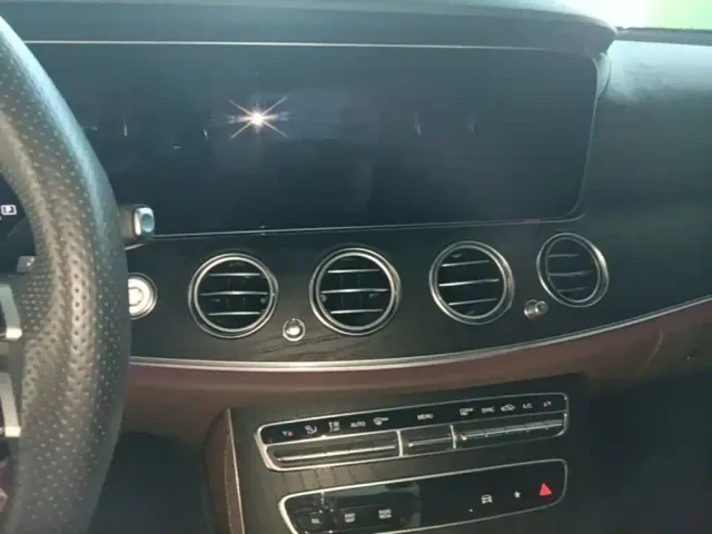 Mercedes-Benz E-Class — Фото автомобиля 12