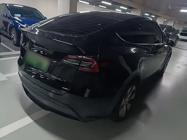 Tesla Model Y — Фото автомобиля 6