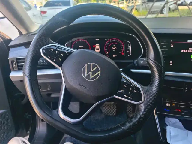 Volkswagen Passat — Фото автомобиля 15