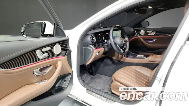 Mercedes-Benz E-Class — Фото автомобиля 10