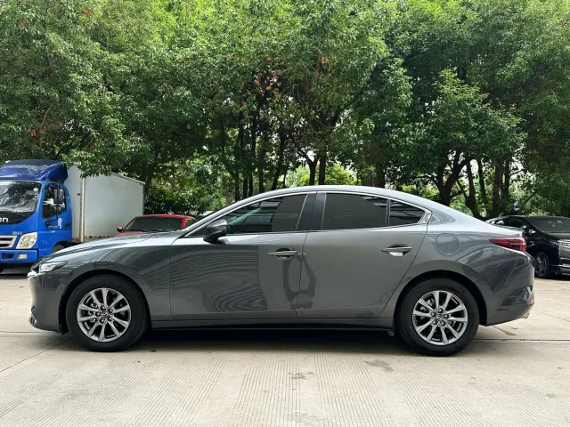 Mazda Axela — Фото автомобиля 12