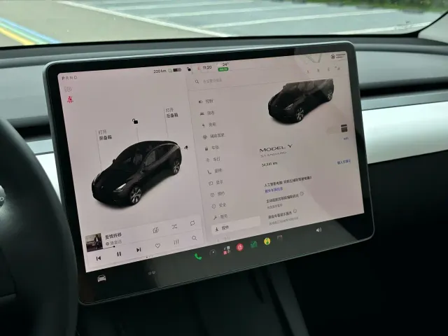 Tesla Model Y — Фото автомобиля 19