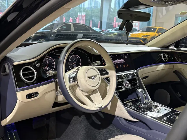 Bentley Flying Spur — Фото автомобиля 11