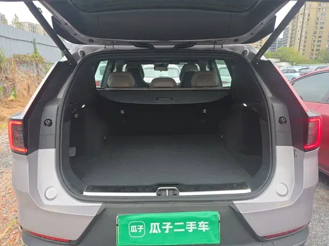 Volvo XC70 Plug-in Hybrid — Фото автомобиля 18