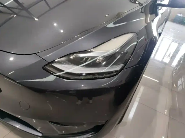 Tesla Model Y — Фото автомобиля 23