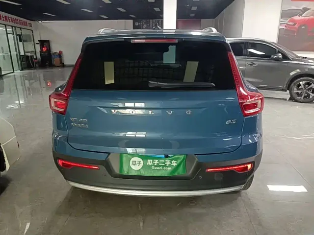 Volvo XC40 — Фото автомобиля 5
