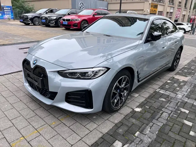 Фотография автомобиля — BMW i4