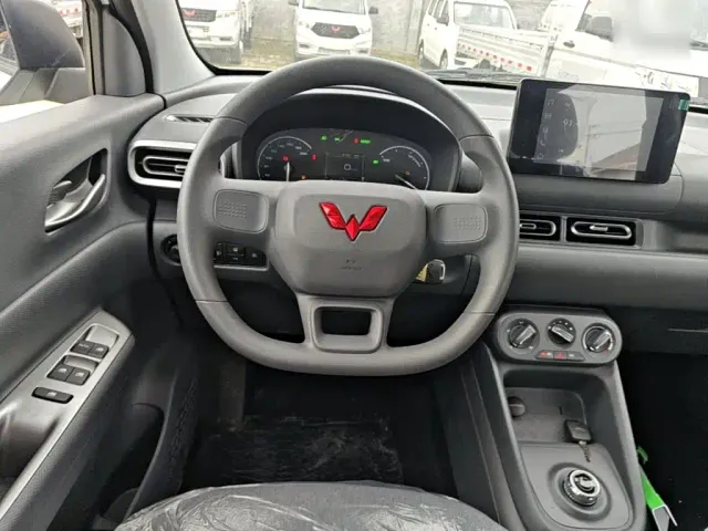 Wuling Hongguang — Фото автомобиля 10