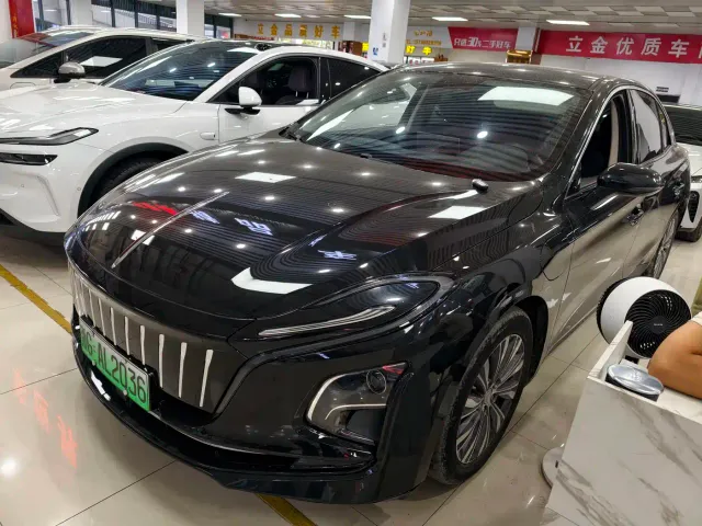 Hongqi E-QM5 — Фото автомобиля 3