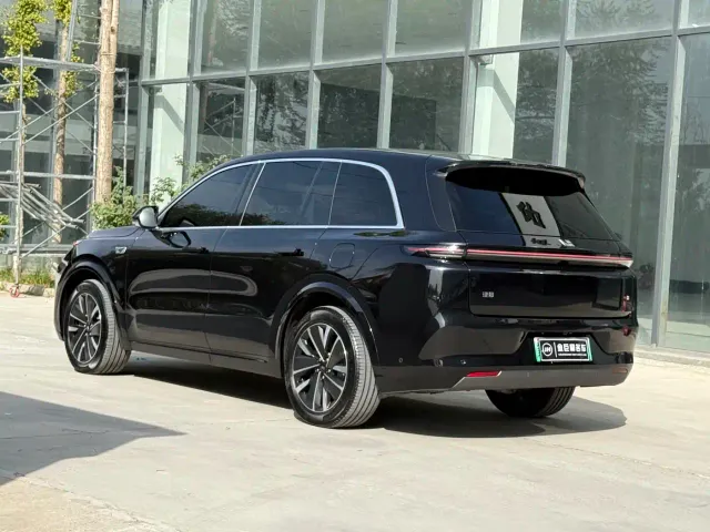 Li Auto L8 — Фото автомобиля 16