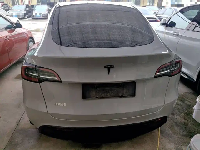 Tesla Model Y — Фото автомобиля 5