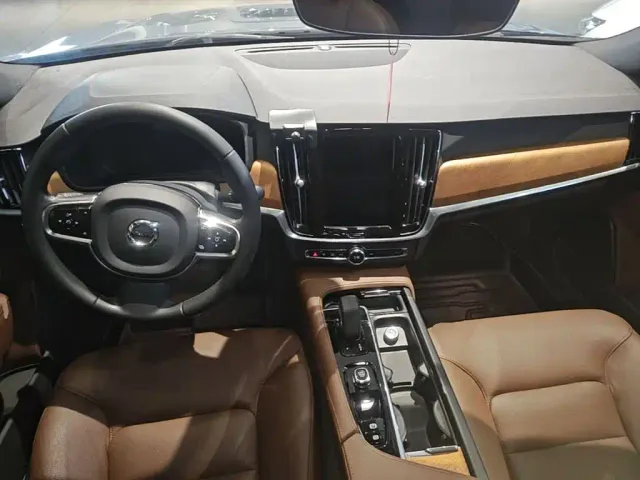 Volvo S90 — Фото автомобиля 9