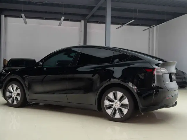 Tesla Model Y — Фото автомобиля 4