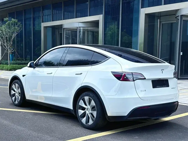 Tesla Model Y 2022 Facelift Rear-Wheel Drive Version — Фото автомобиля 11