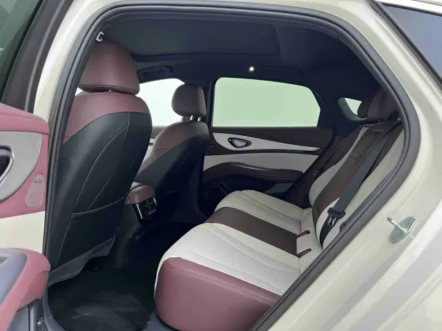BYD Seal 07 DM-i — Фото автомобиля 4