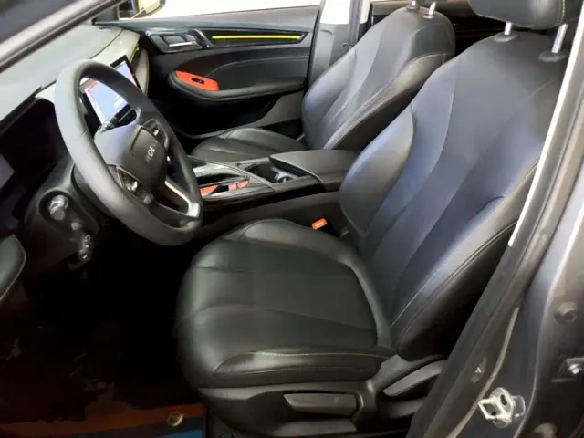 Roewe i5 — Фото автомобиля 14