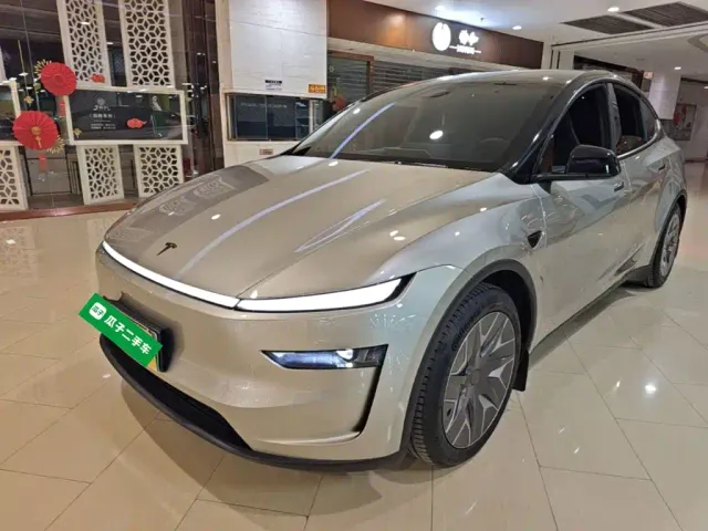 Фотография автомобиля — Tesla Model Y L