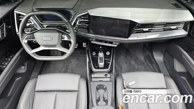 Audi Q4 e-tron F4 — Фото автомобиля 10