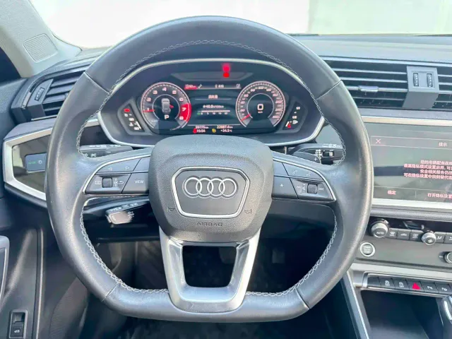Audi Q3 — Фото автомобиля 10