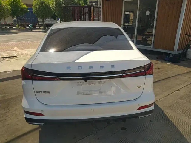 Roewe i5 — Фото автомобиля 5