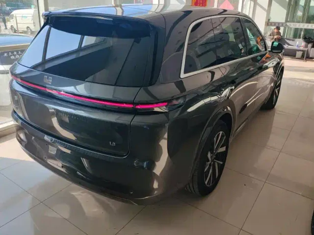 Li Auto L8 — Фото автомобиля 3