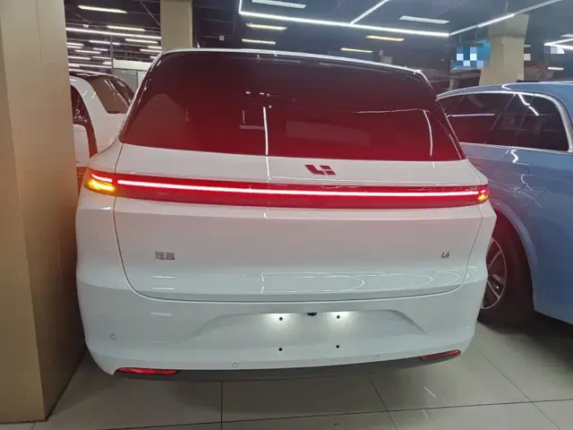 Li Auto L6 — Фото автомобиля 3