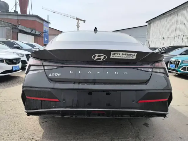 Hyundai Elantra — Фото автомобиля 5