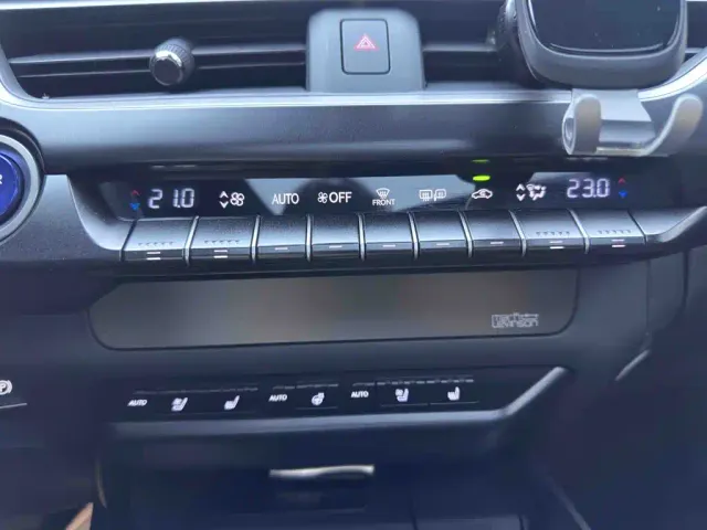 Lexus UX — Фото автомобиля 13