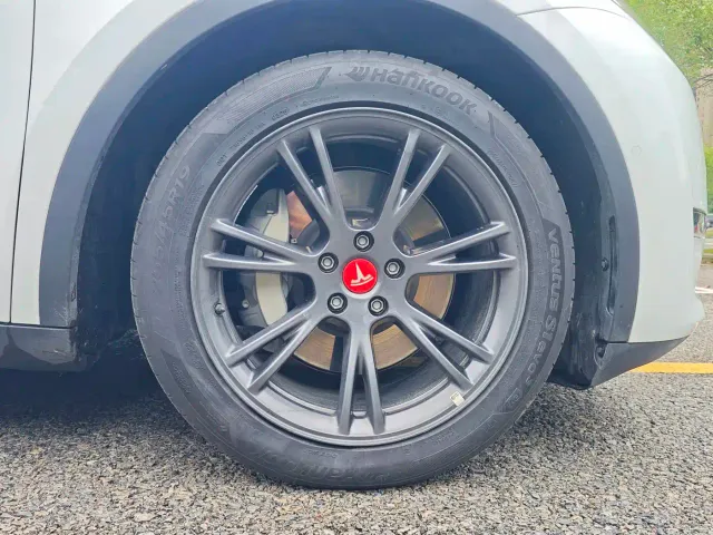 Tesla Model Y — Фото автомобиля 20