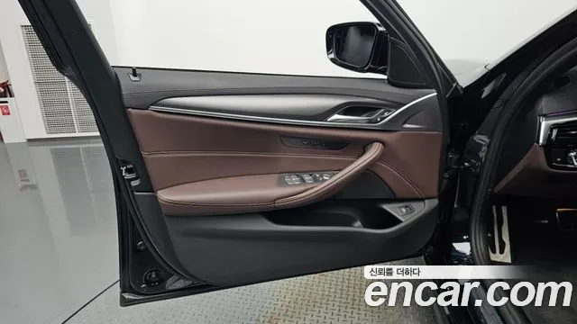 BMW 5 Series G30 — Фото автомобиля 13