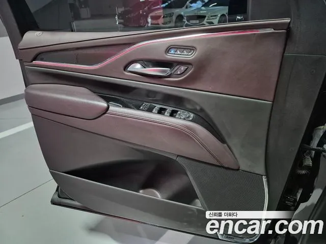 Cadillac Escalade 5th Gen — Фото автомобиля 12