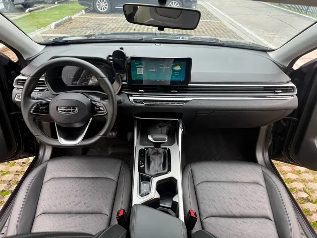 Geely Emgrand — Фото автомобиля 15