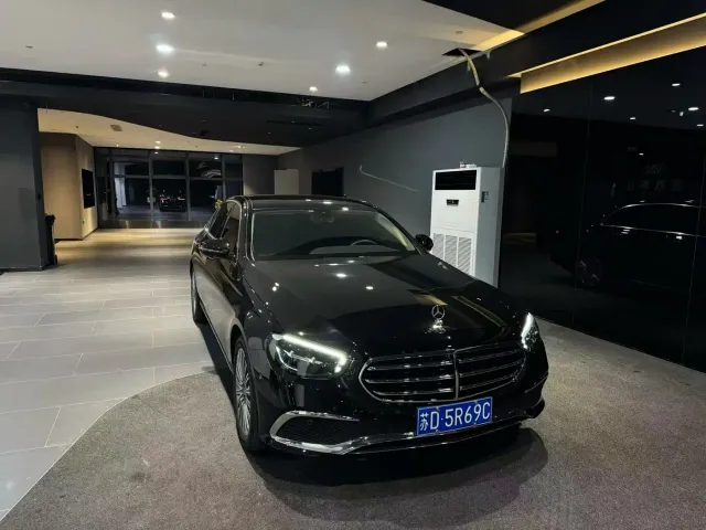 Фотография автомобиля — Mercedes-Benz E-Class