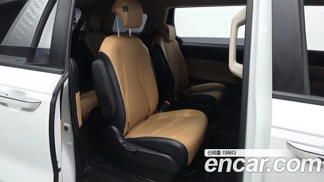 Kia Canival — Фото автомобиля 11