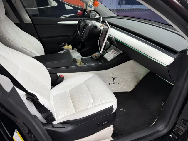 Tesla Model Y — Фото автомобиля 14