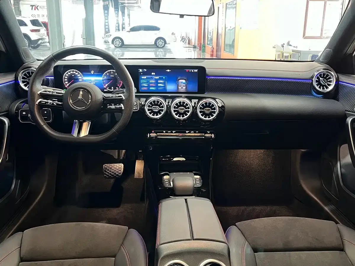 Mercedes-Benz Mercedes-Benz A-Class 2024 A 200 L Fashion Edition — Фото автомобиля 9