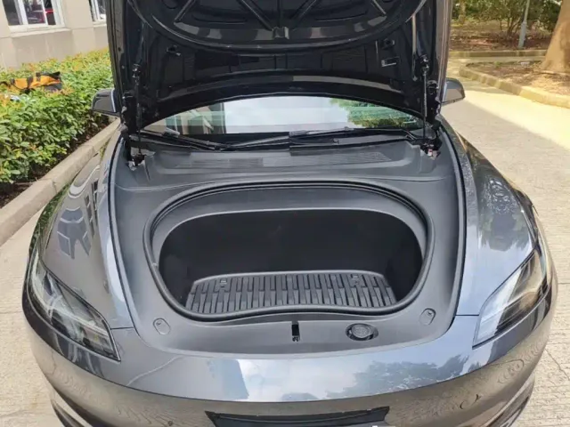 Tesla Model 3 — Фото автомобиля 19