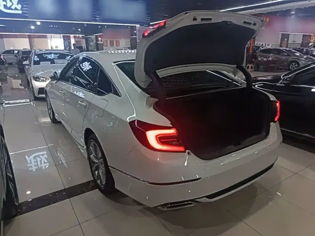 Honda Accord — Фото автомобиля 4