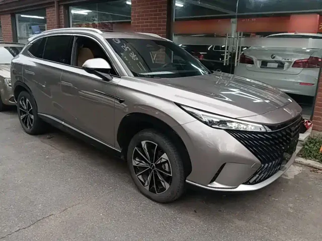 Roewe RX5 — Фото автомобиля 3