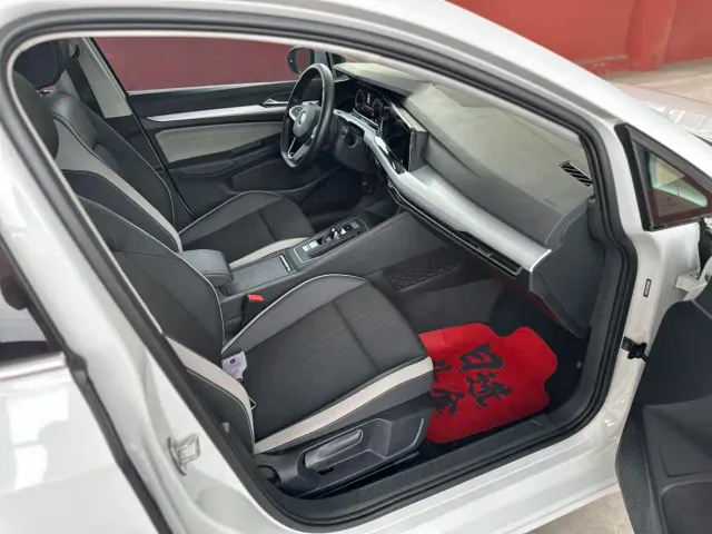 Volkswagen Golf — Фото автомобиля 14