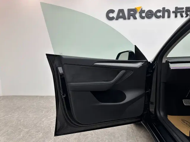 Tesla Model Y — Фото автомобиля 15