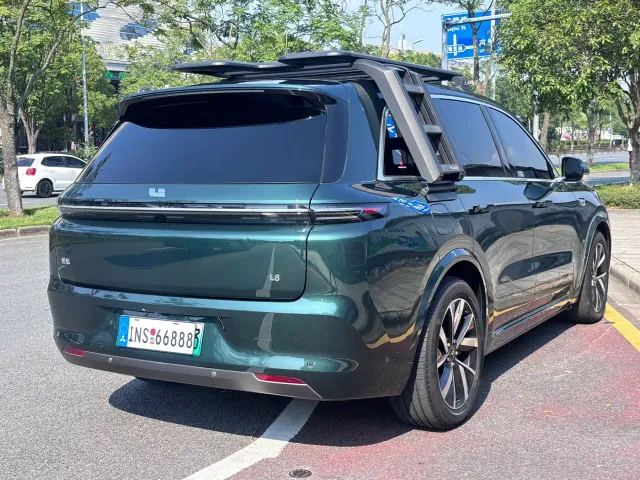 Li Auto L8 — Фото автомобиля 4