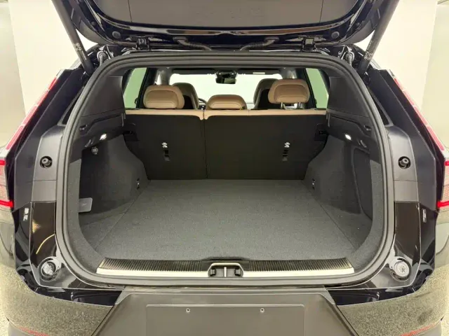 Volvo XC70 Plug-in Hybrid — Фото автомобиля 13