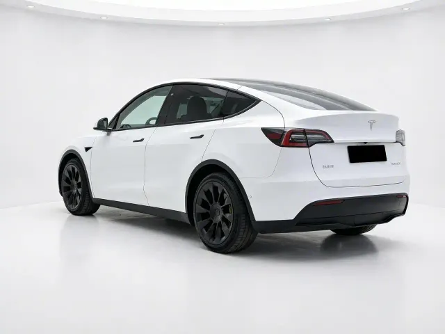 Tesla Model Y — Фото автомобиля 8