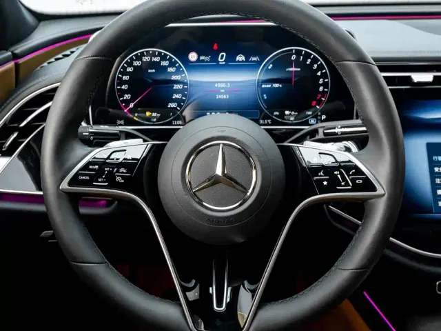 Mercedes-Benz E-Class — Фото автомобиля 16