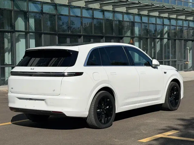 Li Auto L7 — Фото автомобиля 4