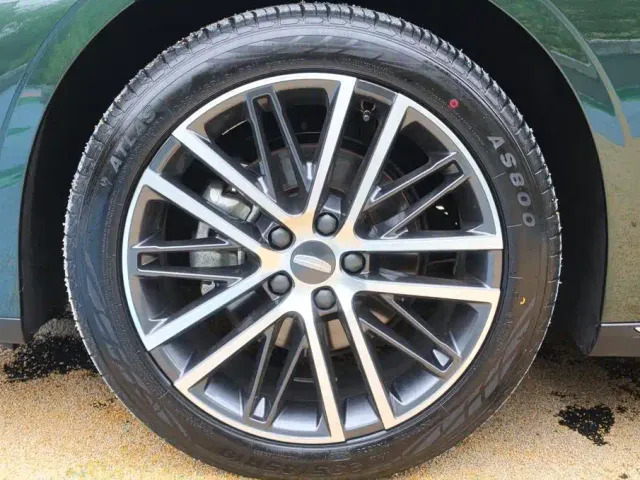 Geely Emgrand — Фото автомобиля 24