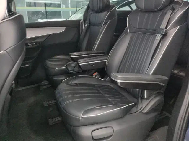 Roewe iMAX8 — Фото автомобиля 11