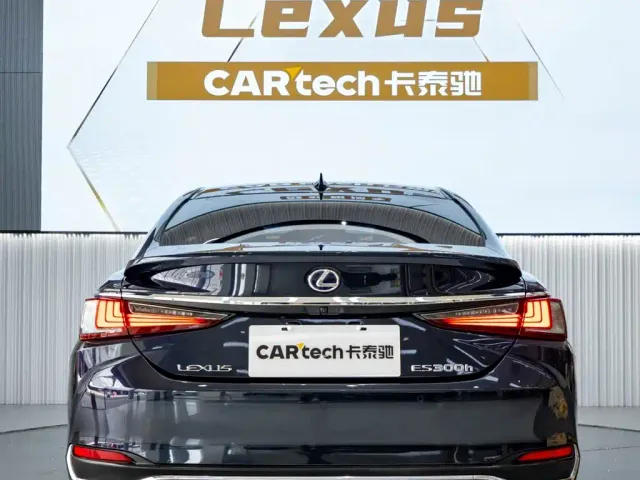 Lexus ES — Фото автомобиля 5